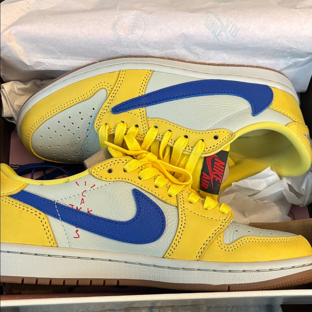 Jordan 1 Retro Low OG SP
Travis Scott Canary (women’s)